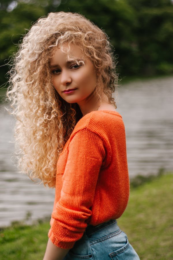 Le shampoing anti-chute qui booste vos cheveux frisés