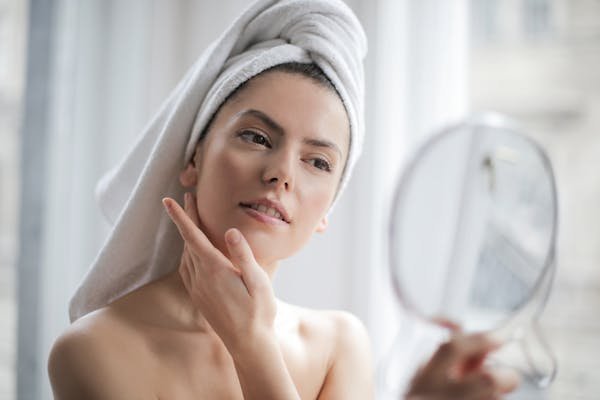 Comment équilibrer le sébum de la peau pour un teint parfait ?